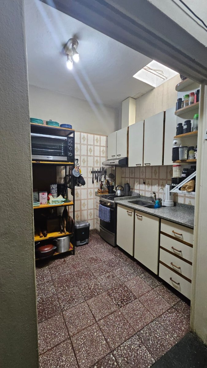 CASA FAMILIAR CON PILETA, COCHERA PARA 3 AUTOS Y GRAN LIVING EN PARQUE SAN MARTÍN — foto 9