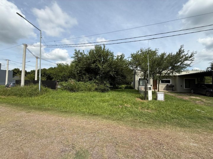 LOTE EN VILLA CATALINA- CAMPOS VERDES - 300m2 Escritura