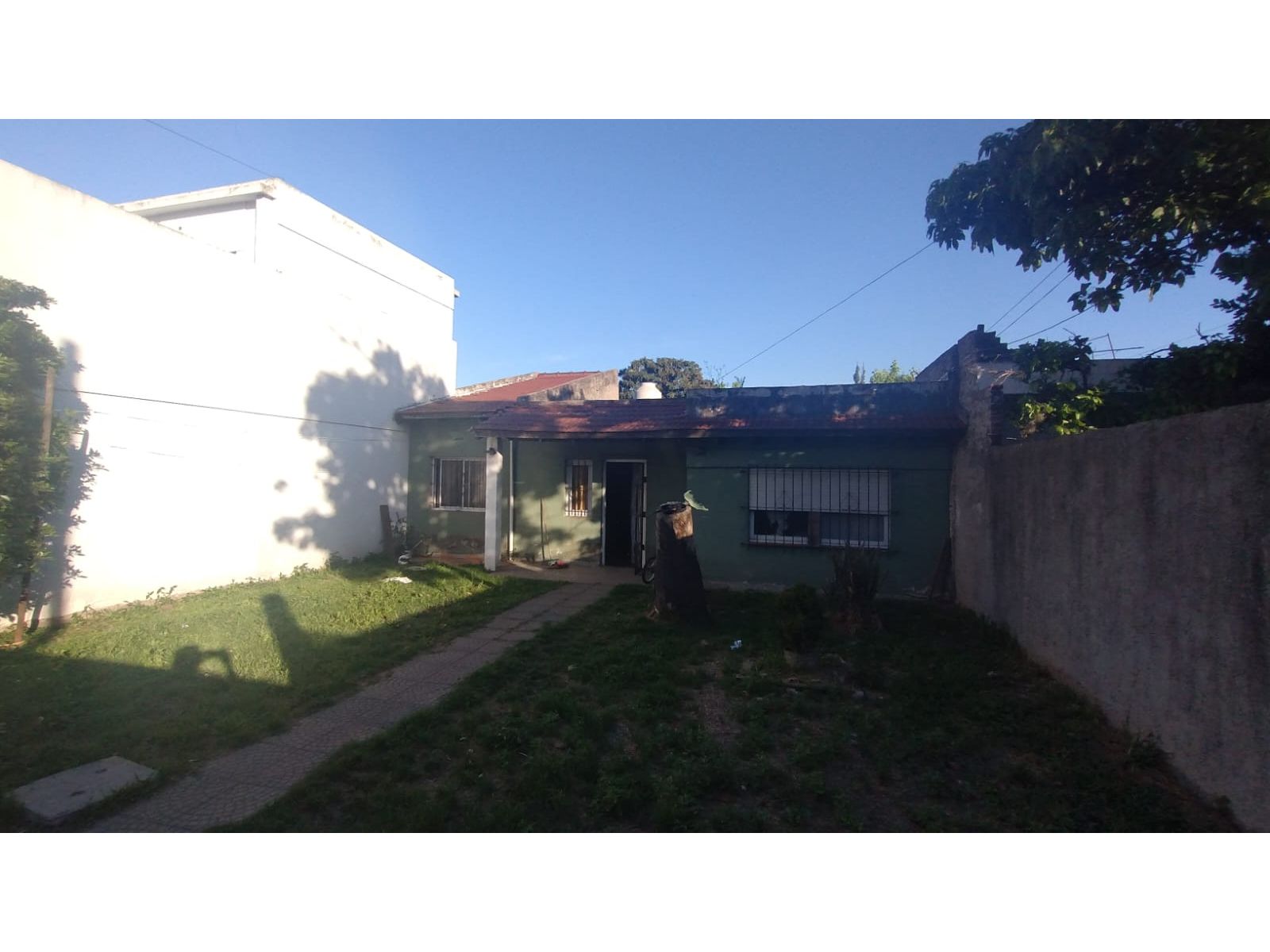 EN VENTA CASA 3 AMBIENTES MORON