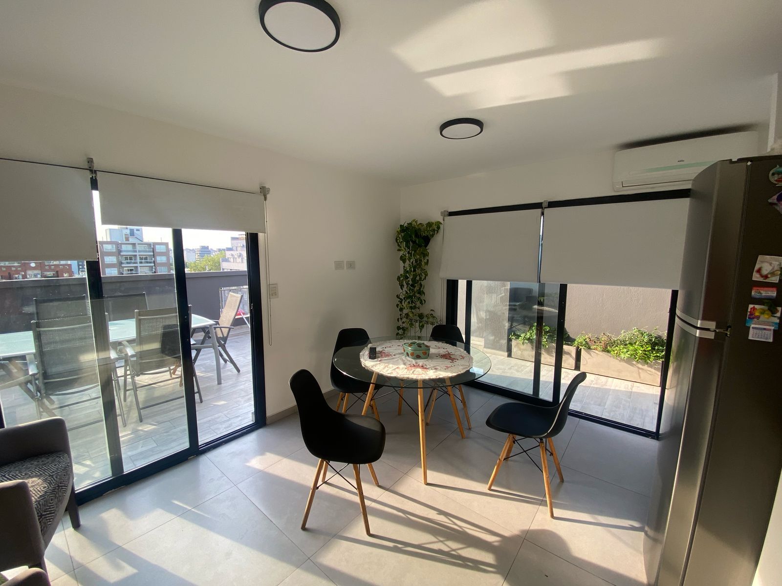 EN VENTA HERMOSO DEPARTAMENTO 3 AMBIENTES EN MORON CON COCHERA — foto 3