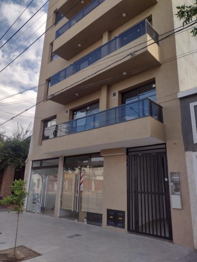 Local a Estrenar. Sobre Isabel La Catolica