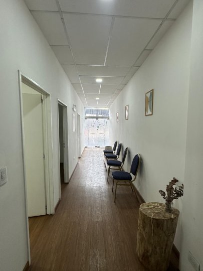 Se alquila oficina zona parque Sarmiento - terminan de ómnibus