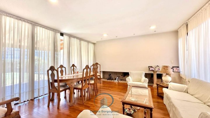 CASA EN VENTA ALTOS DE MANANTIALES 3D - Frente a la Plaza