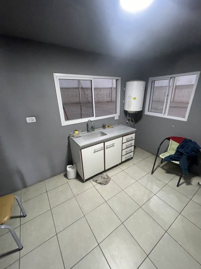 Galpones / Depósitos - Alvear - Alquiler