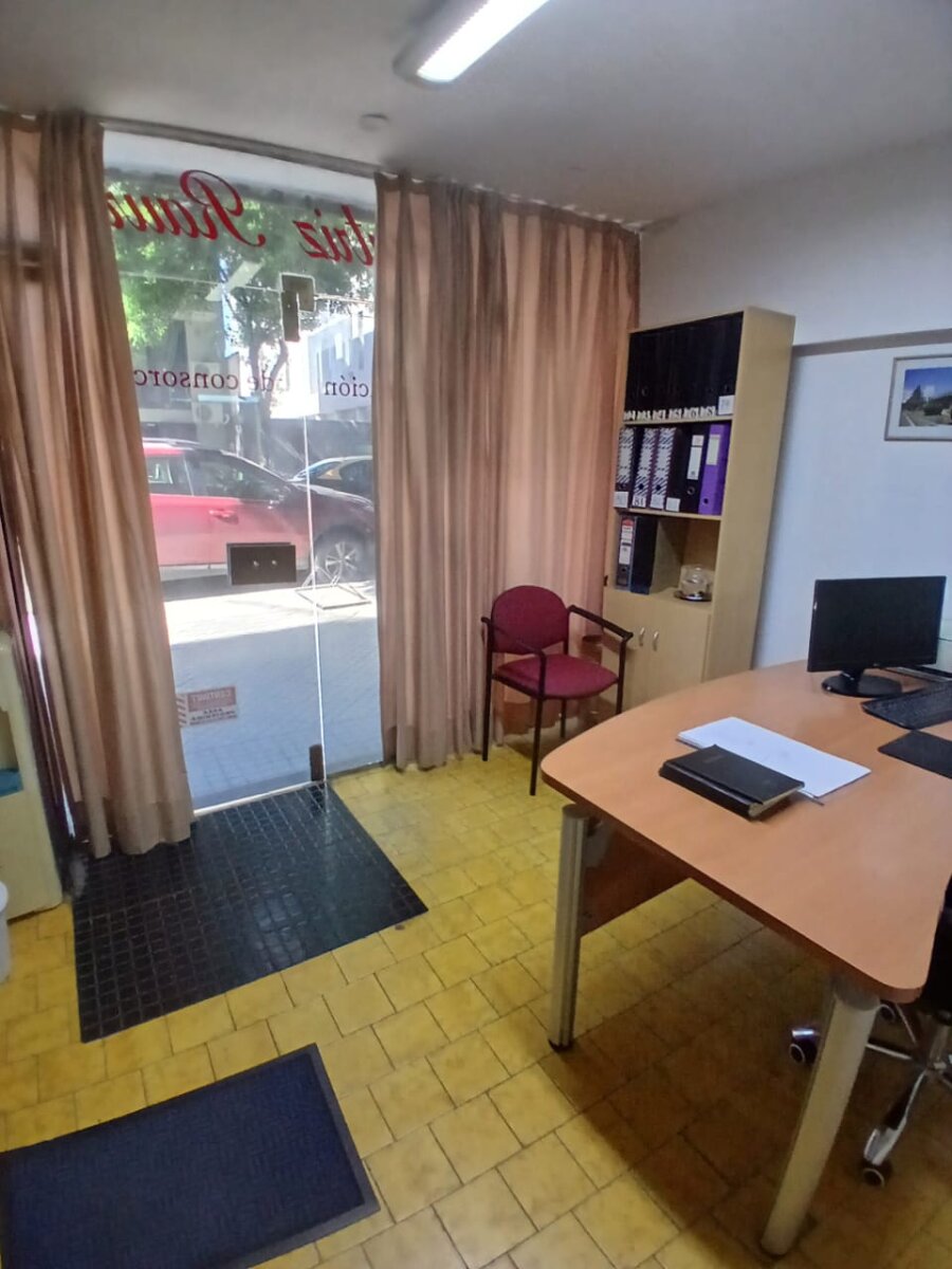 LOCAL CON PRIVADO VIAMONTE AL 600