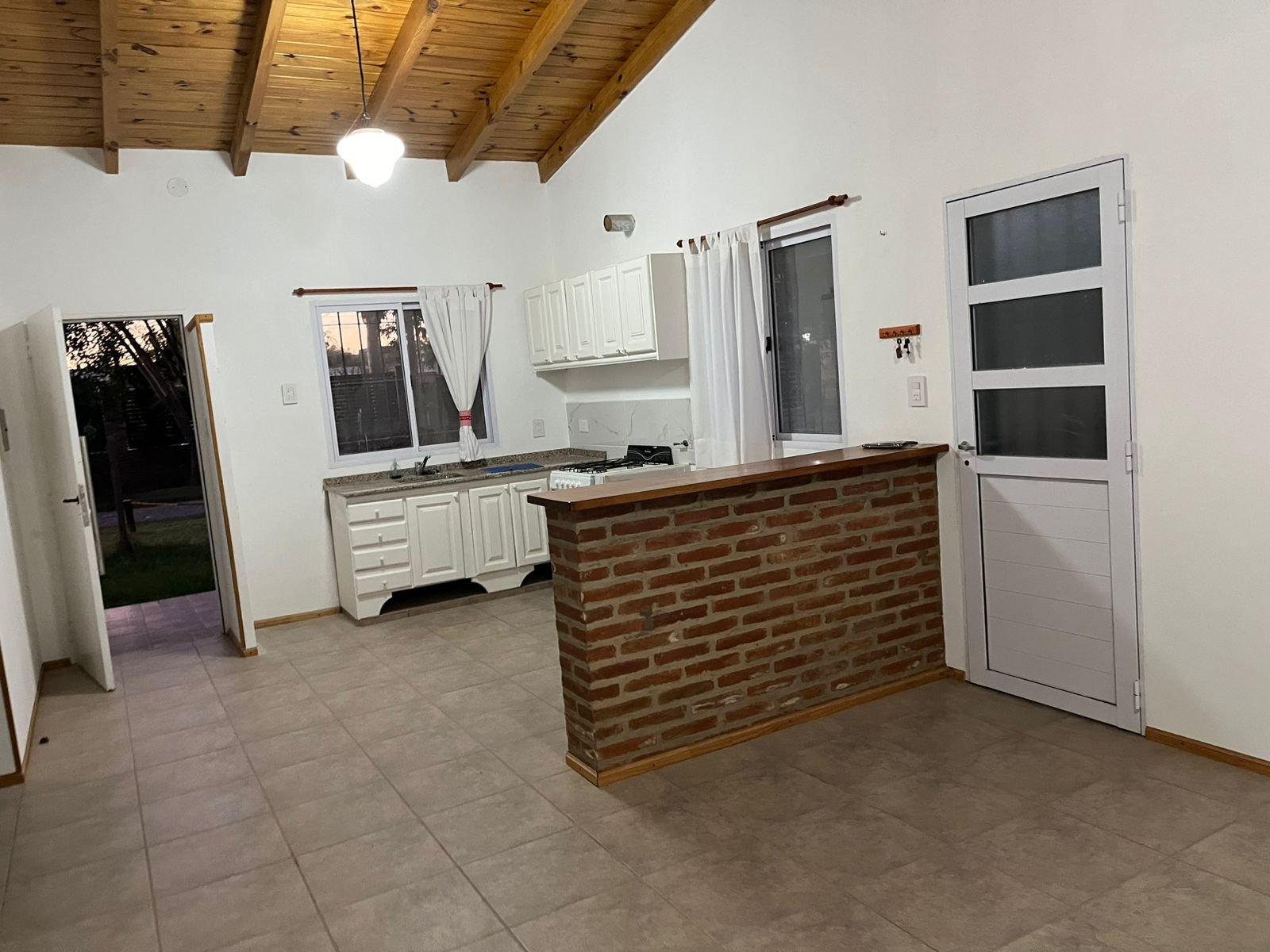 La Taba 1969 Casa en alquiler Punta Chacra - Roldán