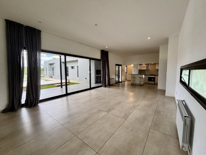 CASA con 3 dormitorios y 1500 m2 en VENTA en La Arbolada