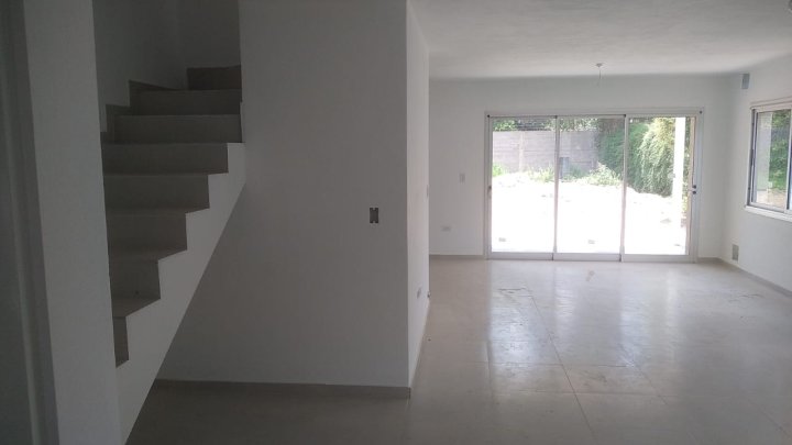 Departamentos de pasillo - Otra Ciudad - Venta
