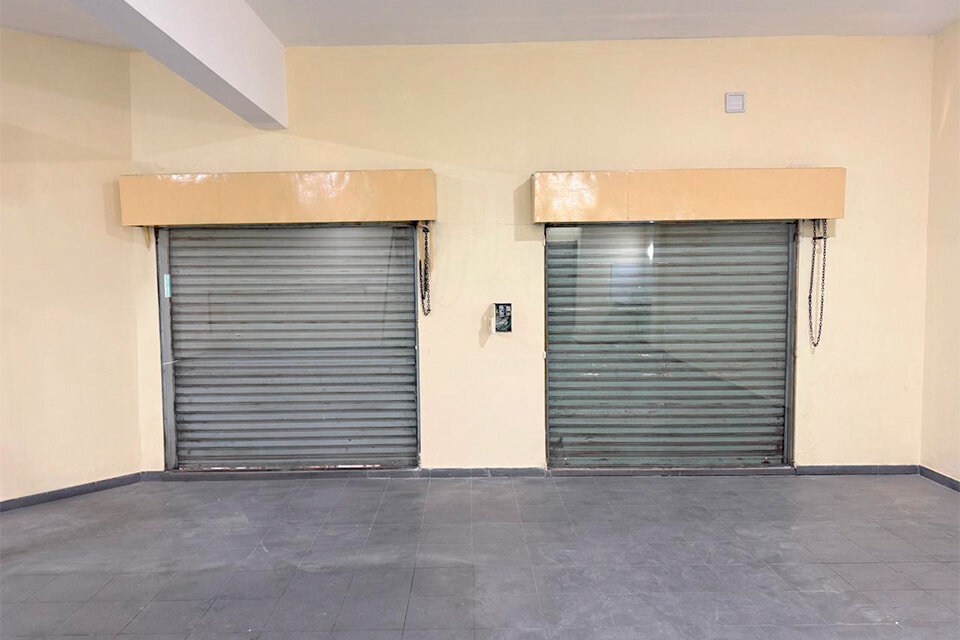 AMPLIO LOCAL DE ESQUINA CON VIDRIERAS ZONA AV. SAN MARTÍN AL 5300 — foto 9