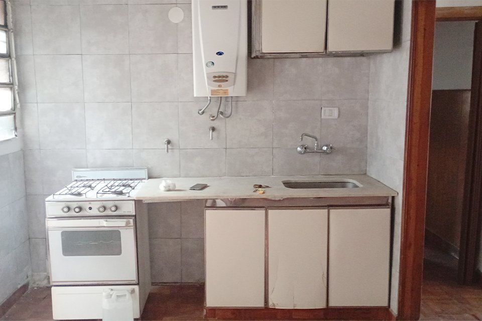 CASA 3 AMBIENTES PARA USO COMERCIAL SOBRE AV. URIBURU - 5