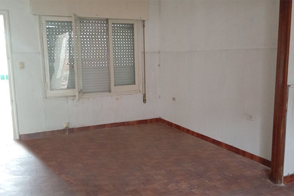 CASA 3 AMBIENTES PARA USO COMERCIAL SOBRE AV. URIBURU - 3