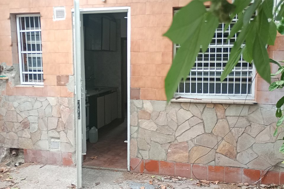 CASA 3 AMBIENTES PARA USO COMERCIAL SOBRE AV. URIBURU - 9