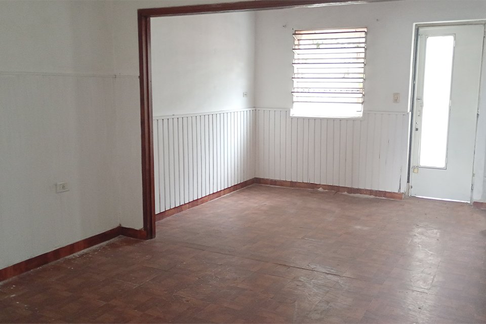 CASA 3 AMBIENTES PARA USO COMERCIAL SOBRE AV. URIBURU - 4