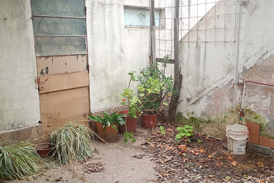 CASA 3 AMBIENTES PARA USO COMERCIAL SOBRE AV. URIBURU - 10
