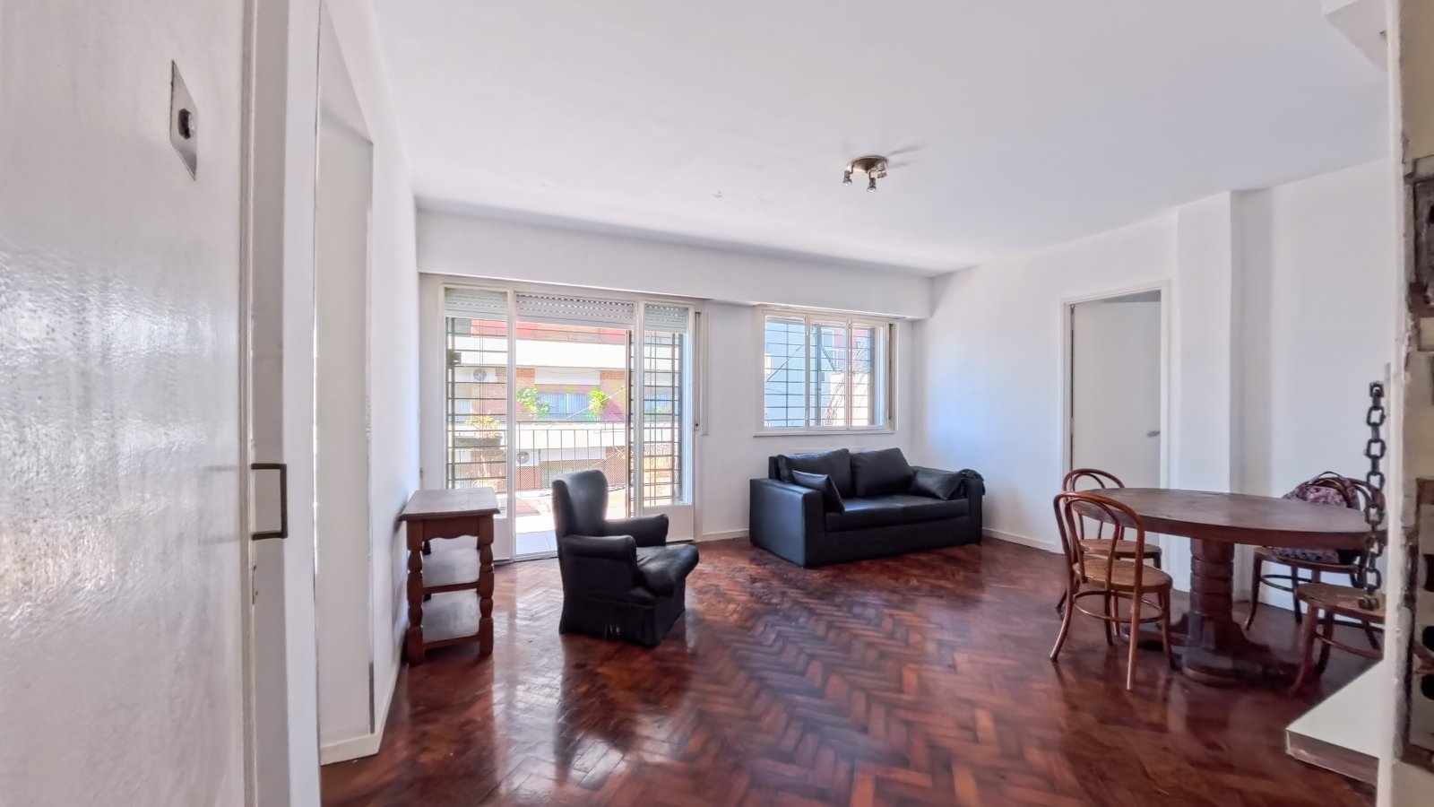 Excelente 3 Ambientes en Esquina con Balcón Corrido – Súper Luminoso y en Ubicación Privilegiada
