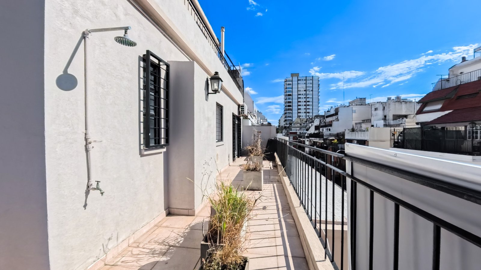 Excelente 3 Ambientes en Esquina con Balcón Corrido – Súper Luminoso y en Ubicación Privilegiada — foto 3
