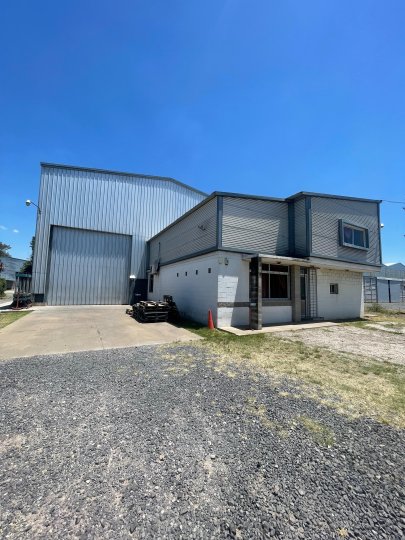 Galpones / Depósitos - Alvear -  Alquiler