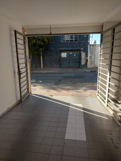 Oportunidad Cochera en Venta en B° San Martín | Ubicación Estratégica