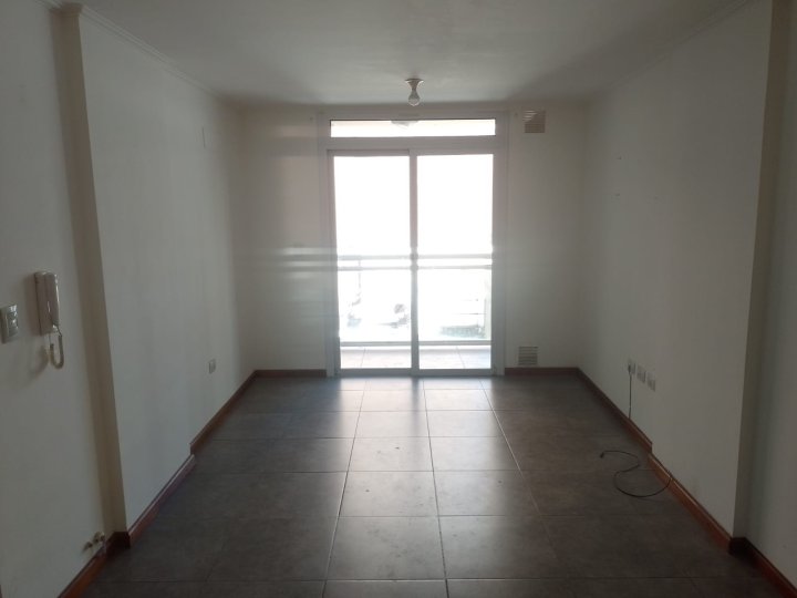 Depto. 1 Dormitorio c/balcón. A 100mts. de Patio Olmos.