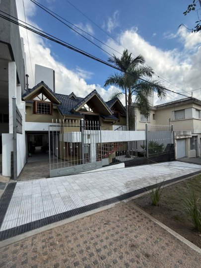 VENTA CASA CATEGORIA BARRIO GENERAL PAZ PRIVILEGIADA UBICACION