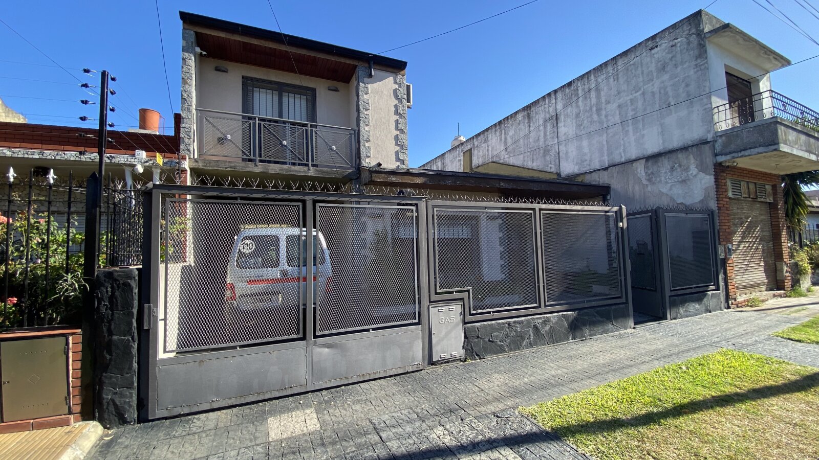 Casa 4 ambientes Villa Tesei con Cochera Pasante, Patio y Parrilla — foto 2