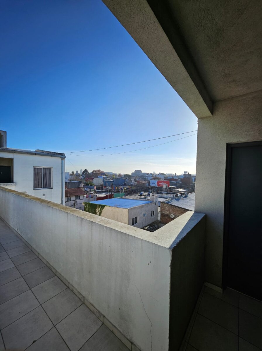 Departamento 2 ambientes con balcon - Venta — foto 3