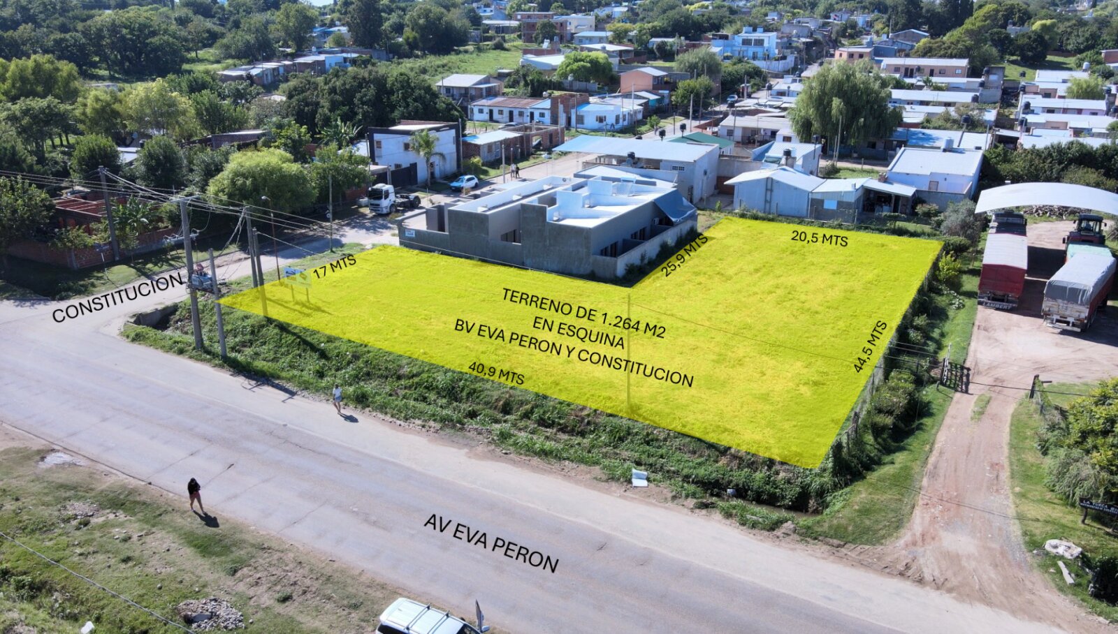 Excelente terreno en esquina, aptitud desarrollo comercial. Eva Peron y Constitucion