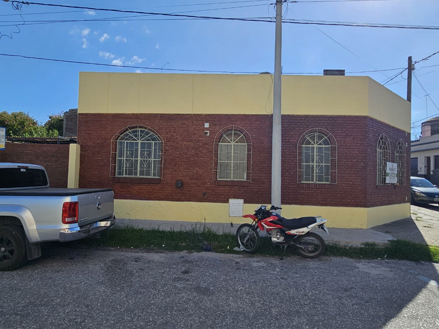 Casa en esquina con excepcional ubicacion. Angel Balbi y Congreso — foto 3