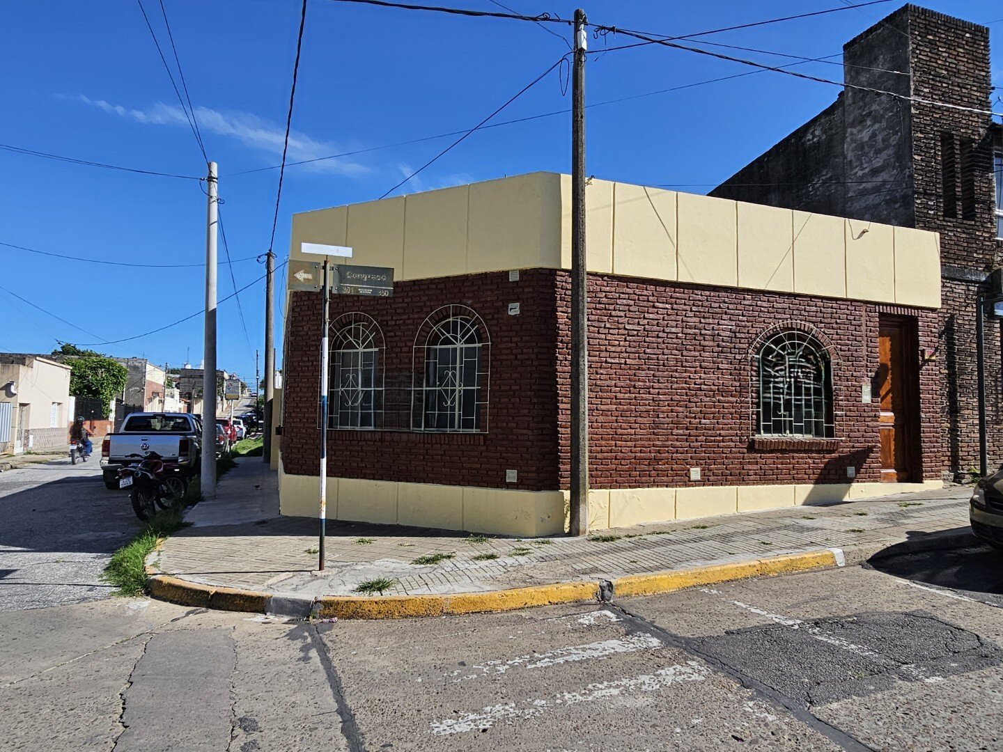 Casa en esquina con excepcional ubicacion. Angel Balbi y Congreso — foto 2