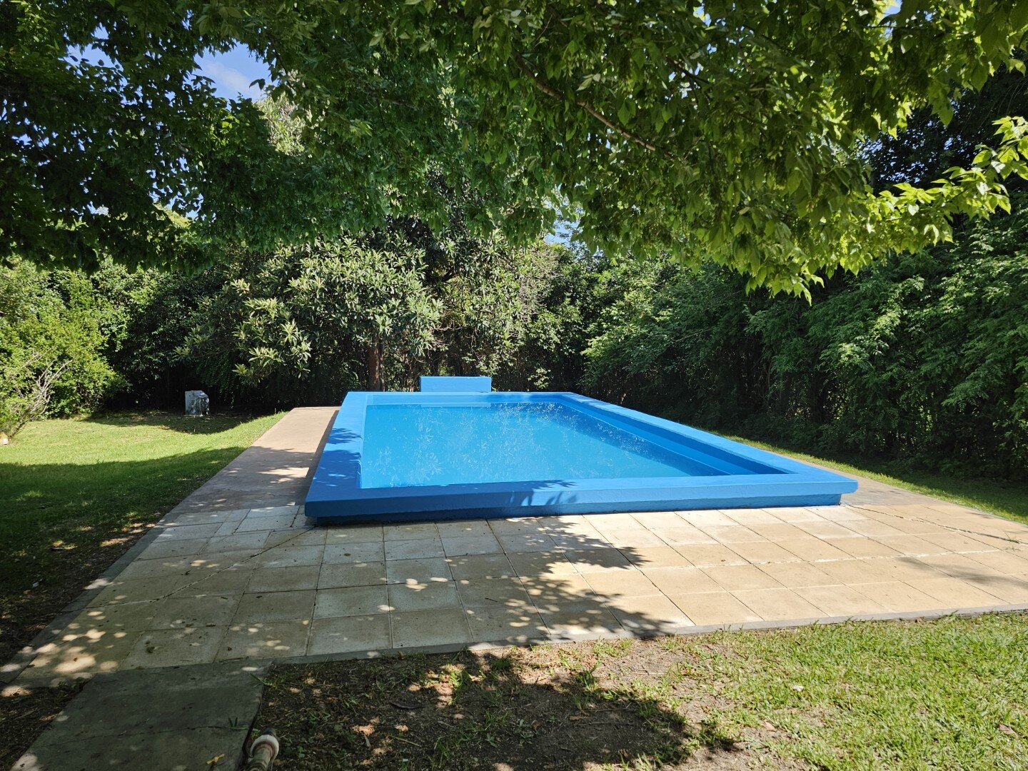 Casa quinta con excelente lote arbolado de 1.616 m2 - en la mejor zona de barrio Abadia — foto 3