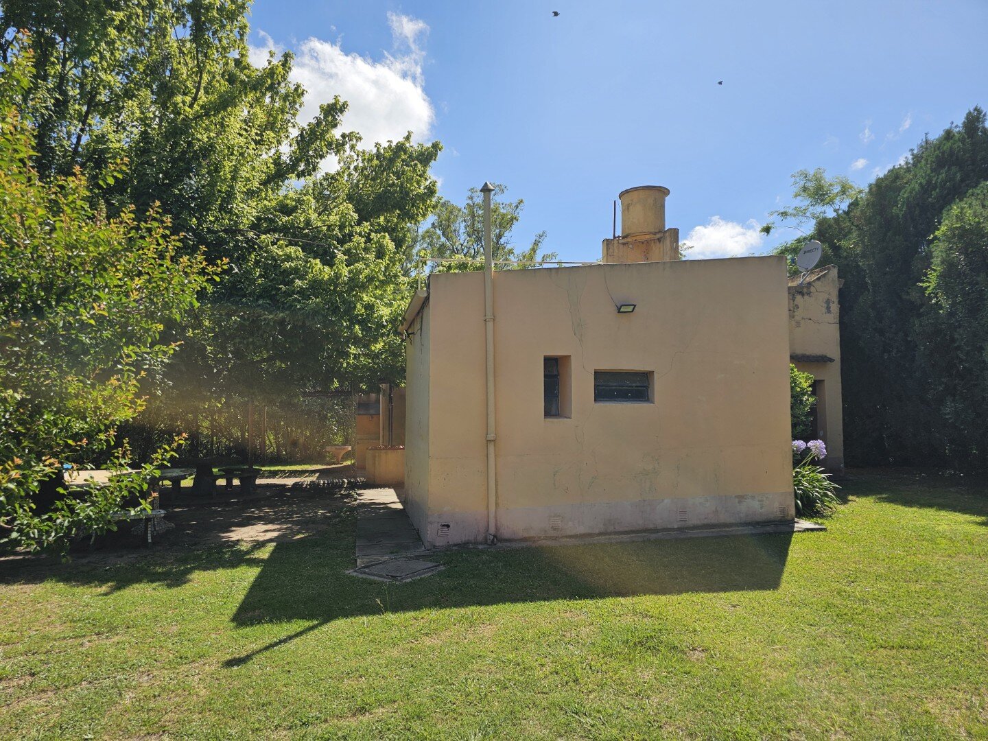 Casa quinta con excelente lote arbolado de 1.616 m2 - en la mejor zona de barrio Abadia — foto 9
