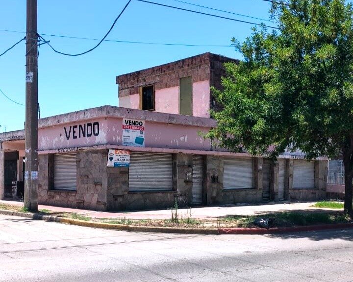 ESQUINA DE LOCALES + DPTO 2 DORM PA | BV LOS GRANADEROS Y OMBÚ | A REFACCIONAR | ESCRITURA