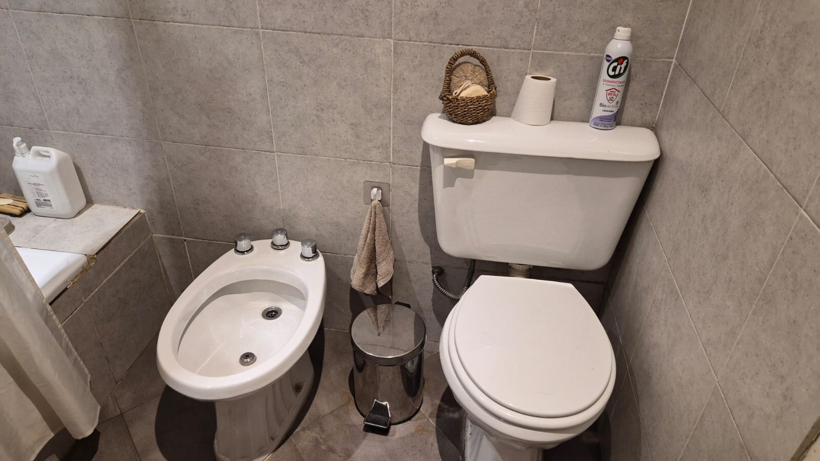 Casa 2 dormitorios, 2 baños patio y cochera sobre Bv Rondeau y baigorria — foto 4