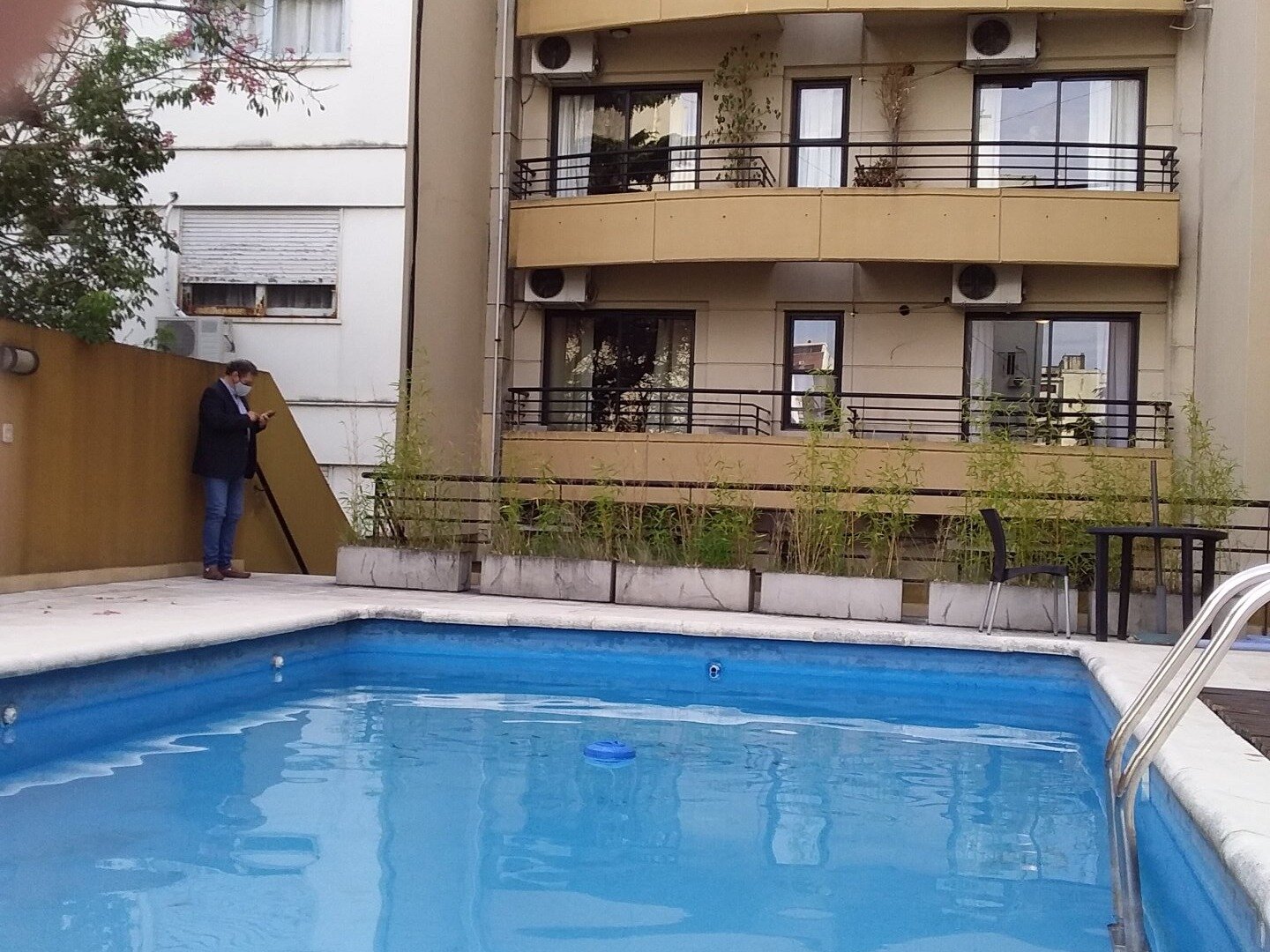 Monoambiente Amoblado equipado Edf Pileta y Solárium — foto 12