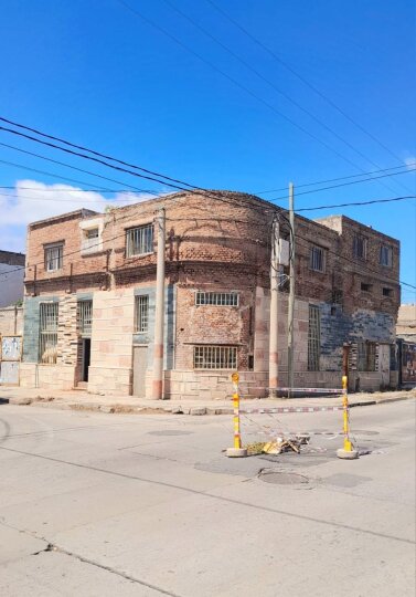 VENDO DEPÓSITO/FÁBRICA A DEMOLER Y/O RECICLAR  SOBRE CALLE GINO GALEOTTI