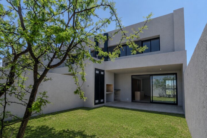 Venta dúplex 3 dormitorios Solares de Manantiales, ideal familia