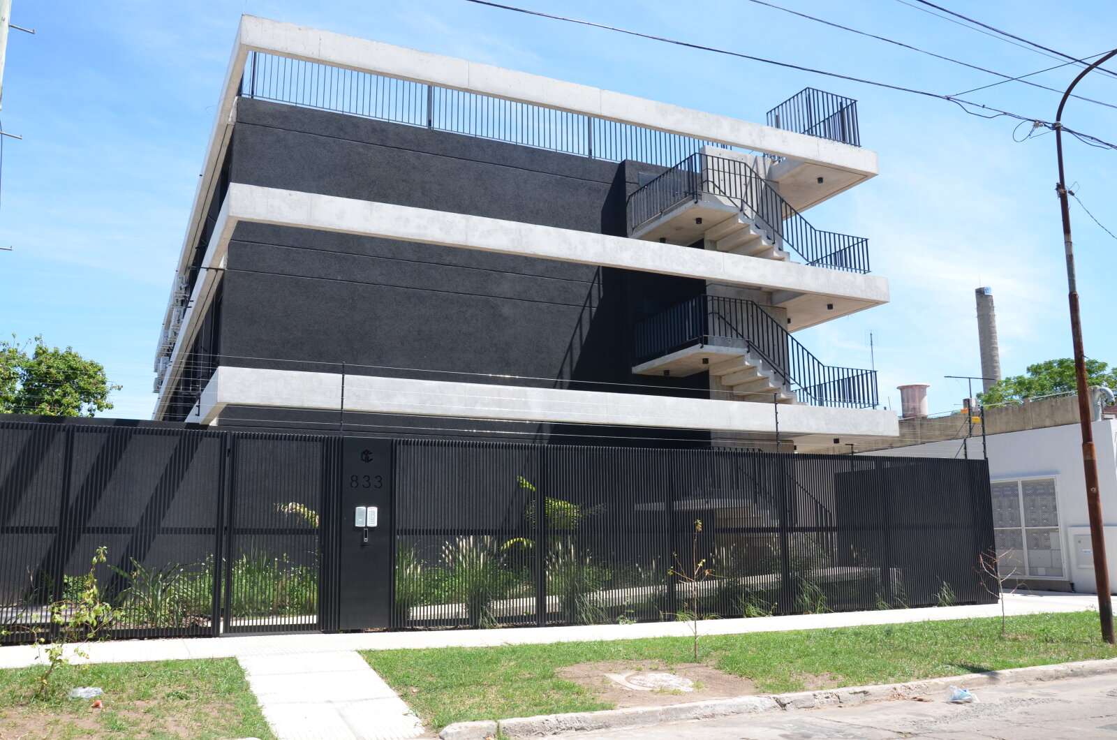 Complejo Cattaleya terminado, Boquerón 833, Morón