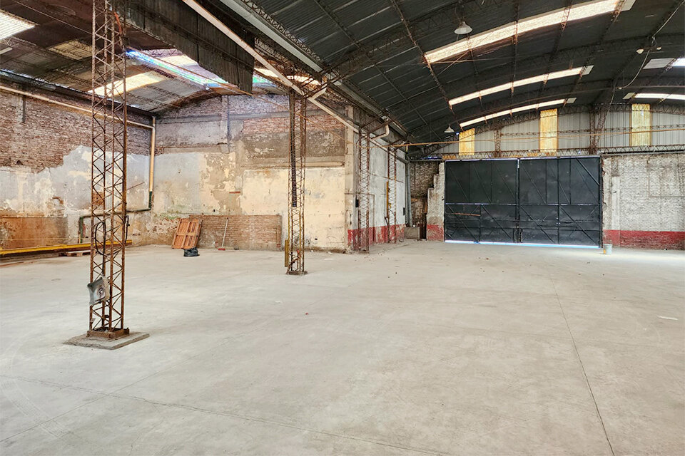 AMPLIO GALPÓN COMERCIAL NECOCHEA 3329 — foto 3