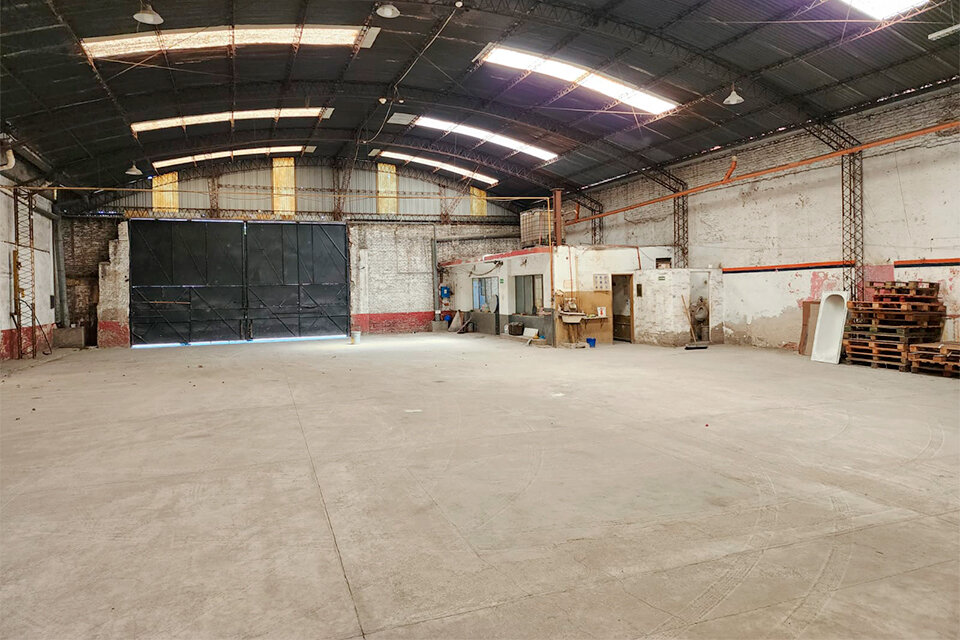 AMPLIO GALPÓN COMERCIAL NECOCHEA 3329 — foto 2