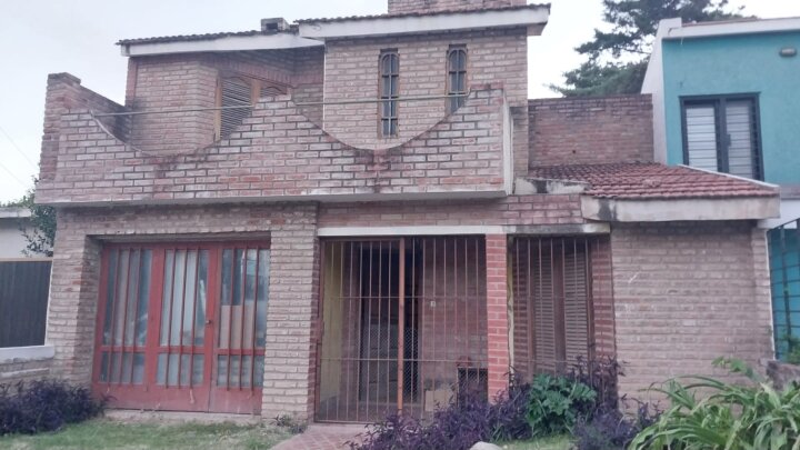 OPORTUNIDAD. Casa estilo duplex a la venta.