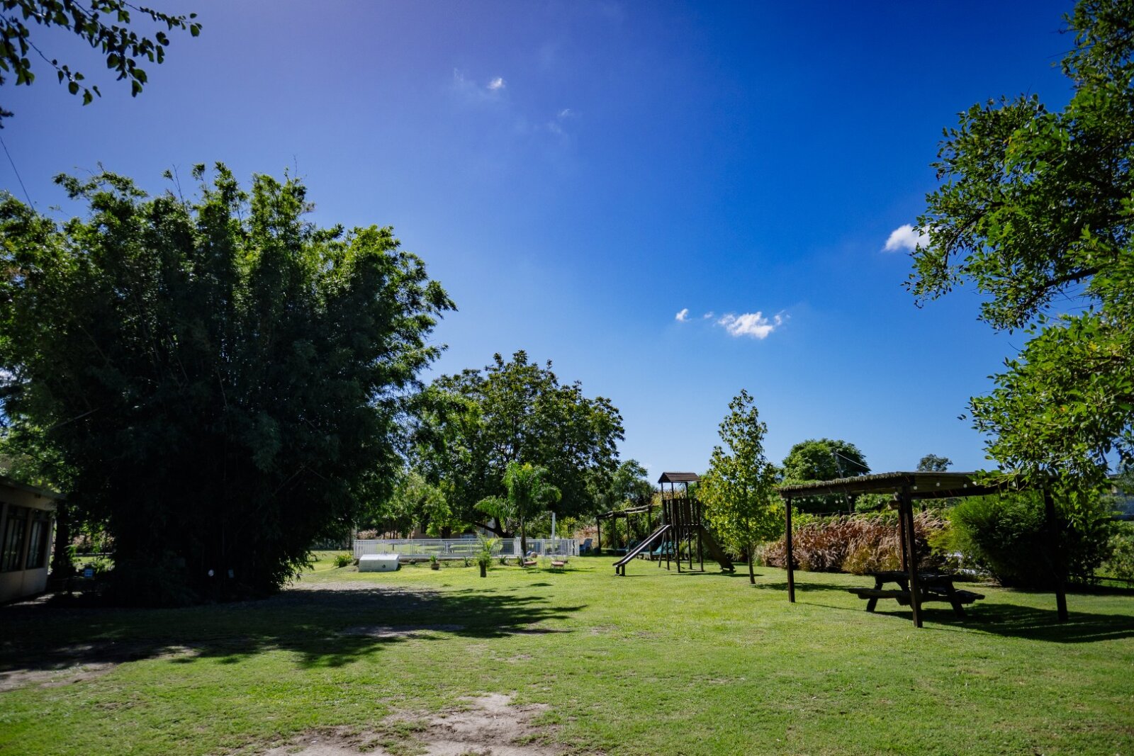 Complejo turistico El Zorzal - cabañas, pileta, amplio parque, en excelente zona - 29
