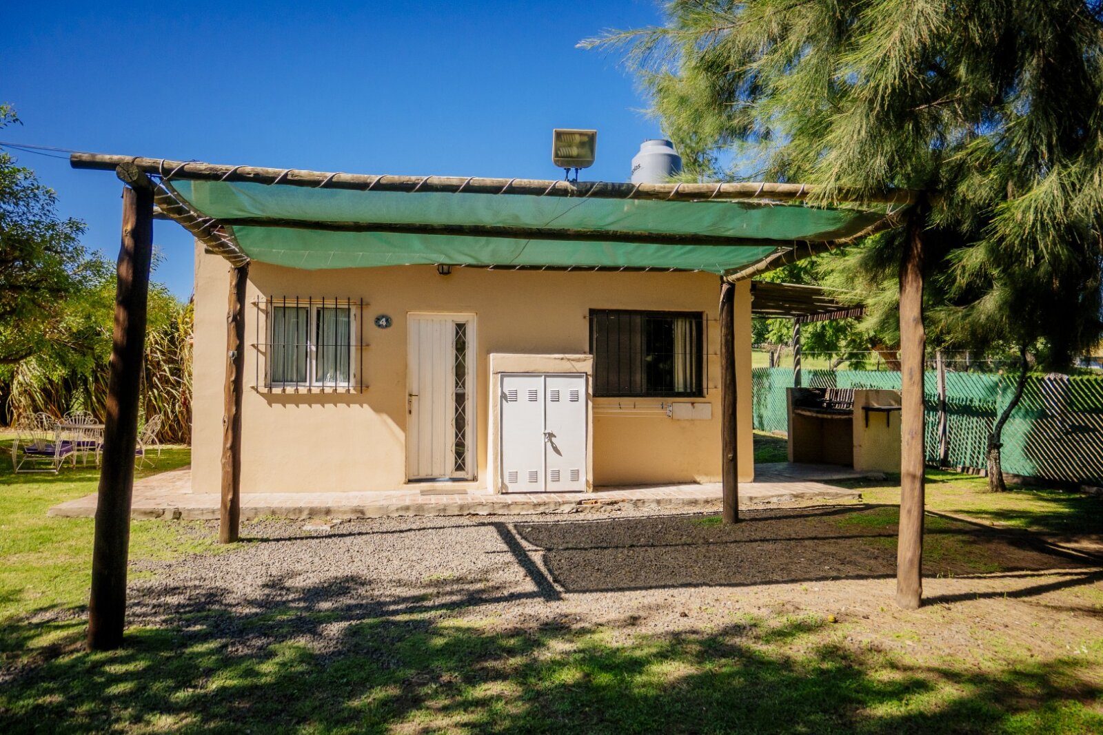 Complejo turistico El Zorzal - cabañas, pileta, amplio parque, en excelente zona - 16