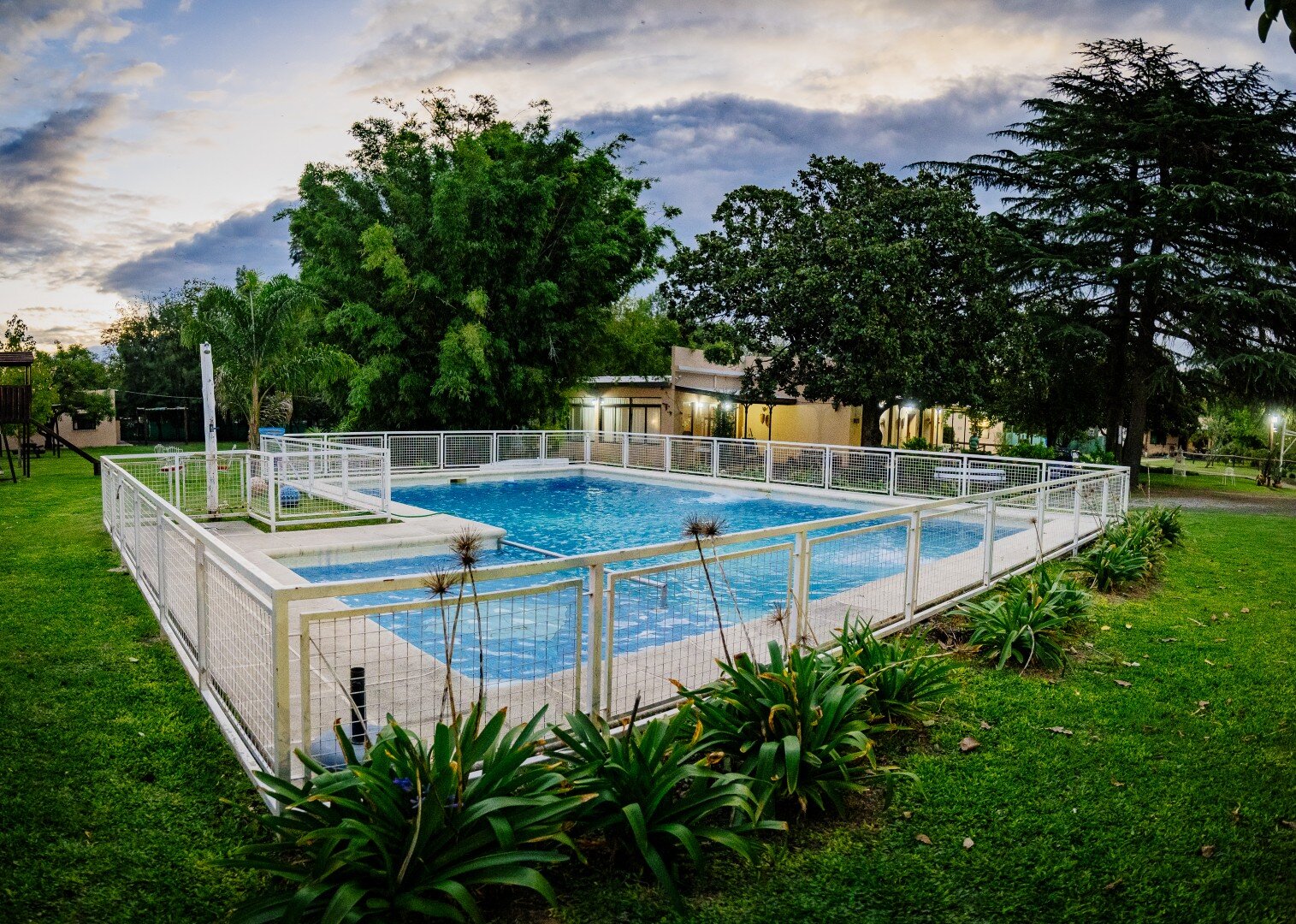 Complejo turistico El Zorzal - cabañas, pileta, amplio parque, en excelente zona - 43