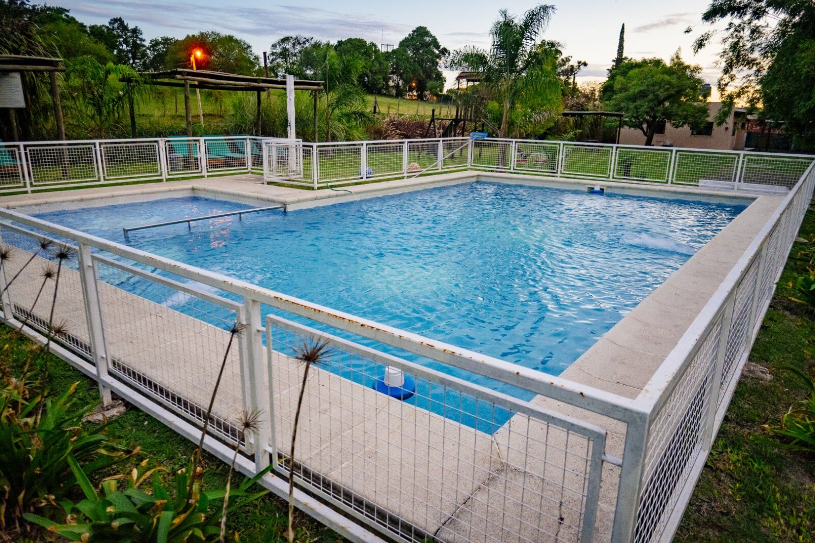 Complejo turistico El Zorzal - cabañas, pileta, amplio parque, en excelente zona - 40
