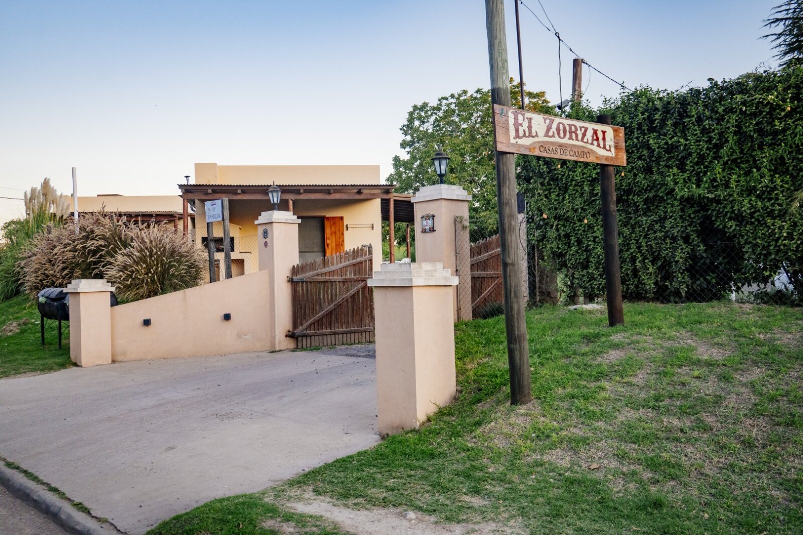 Complejo turistico El Zorzal - cabañas, pileta, amplio parque, en excelente zona - 2