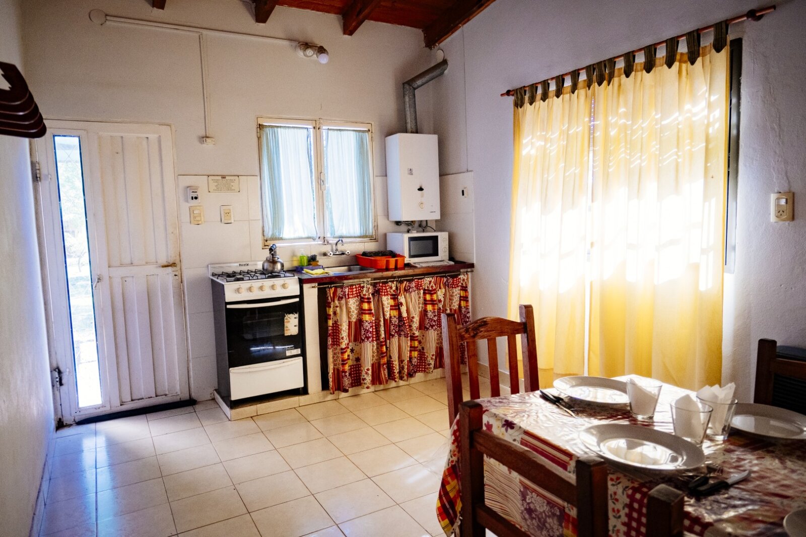 Complejo turistico El Zorzal - cabañas, pileta, amplio parque, en excelente zona - 19