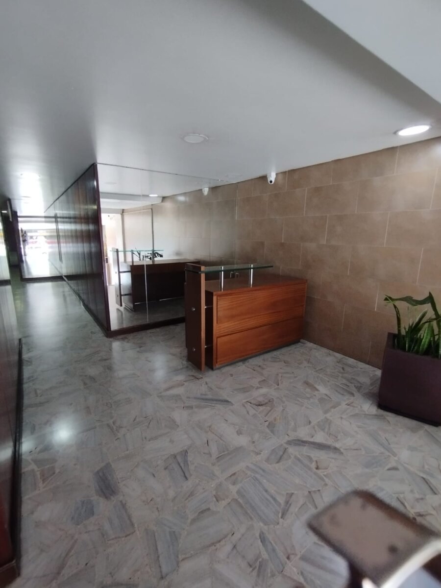 VENTA - COLEGIALES - Av Cabildo 1100 - 2 amb luminoso! U$S83000 — foto 2