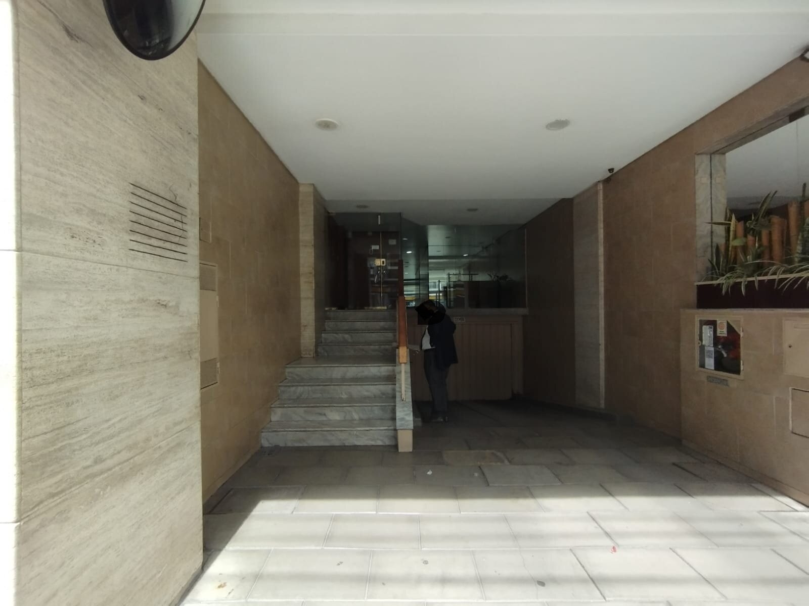 VENTA - COLEGIALES - Av Cabildo 1100 - 2 amb luminoso! U$S83000 — foto 3