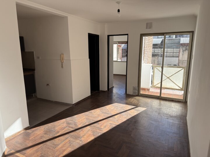 DPTO EN NVA CBA - 1 DORMITORIO CON BALCON Chacabuco entre Ilia y Rondeau