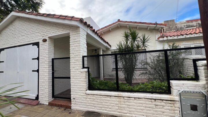 APTO CREDITO Casa 4 dormitorios B Alto Alberdi